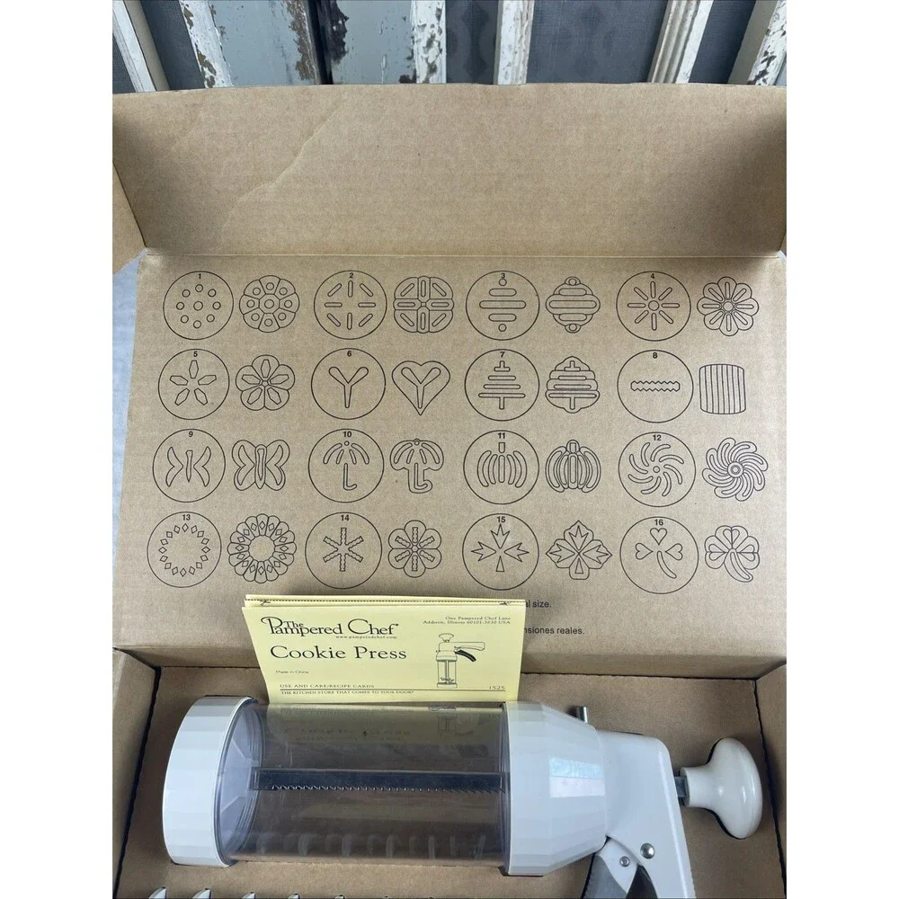The Pampered Chef Cookie Press #1525 w/16 Discs